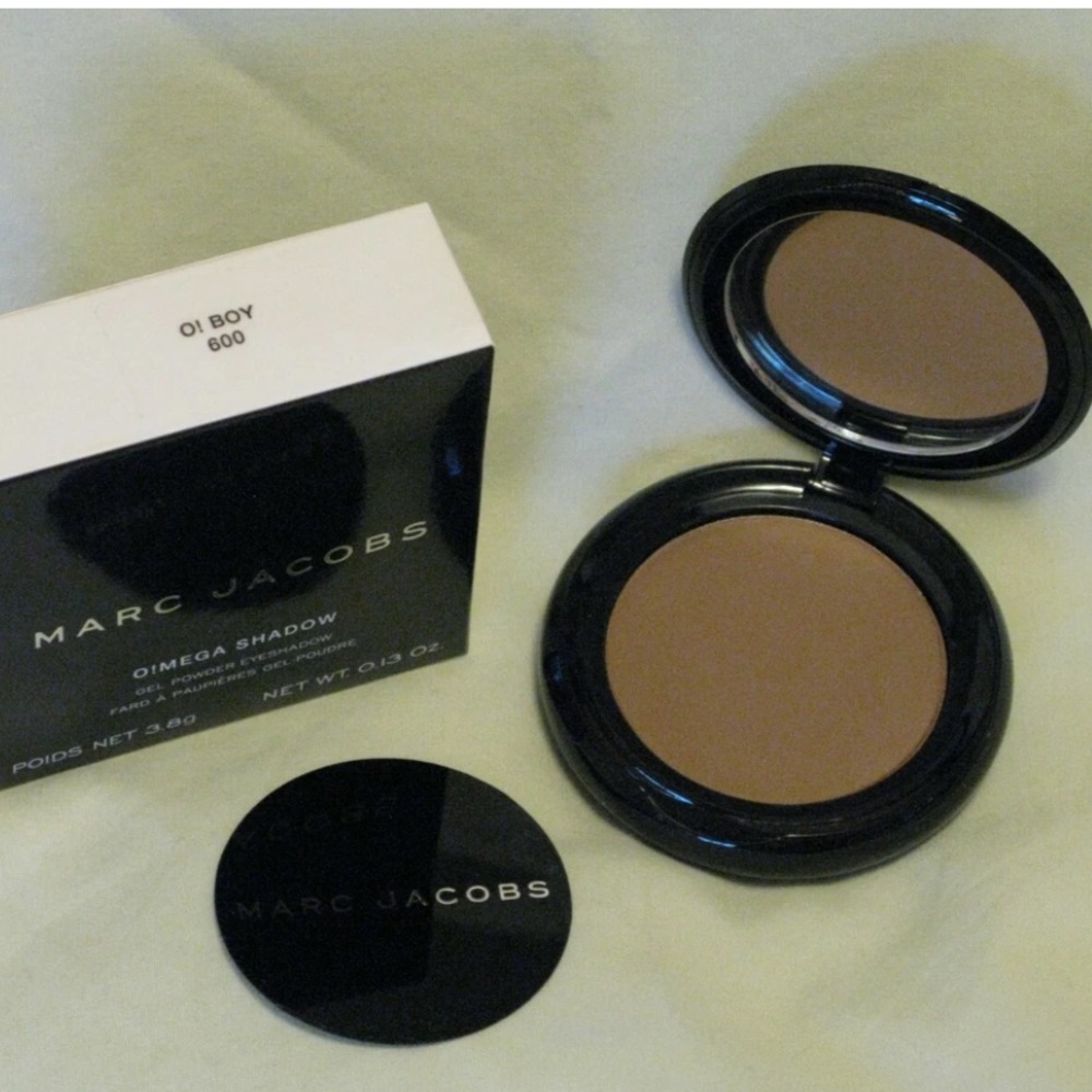 Marc Jacobs O!Mega Gel Powder Eye Shadow 'O! Boy' Matte Medium Brown NIB